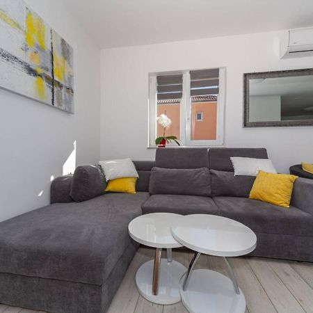 Modern Groundfloor Apartment For 2 Biograd Na Moru Buitenkant foto