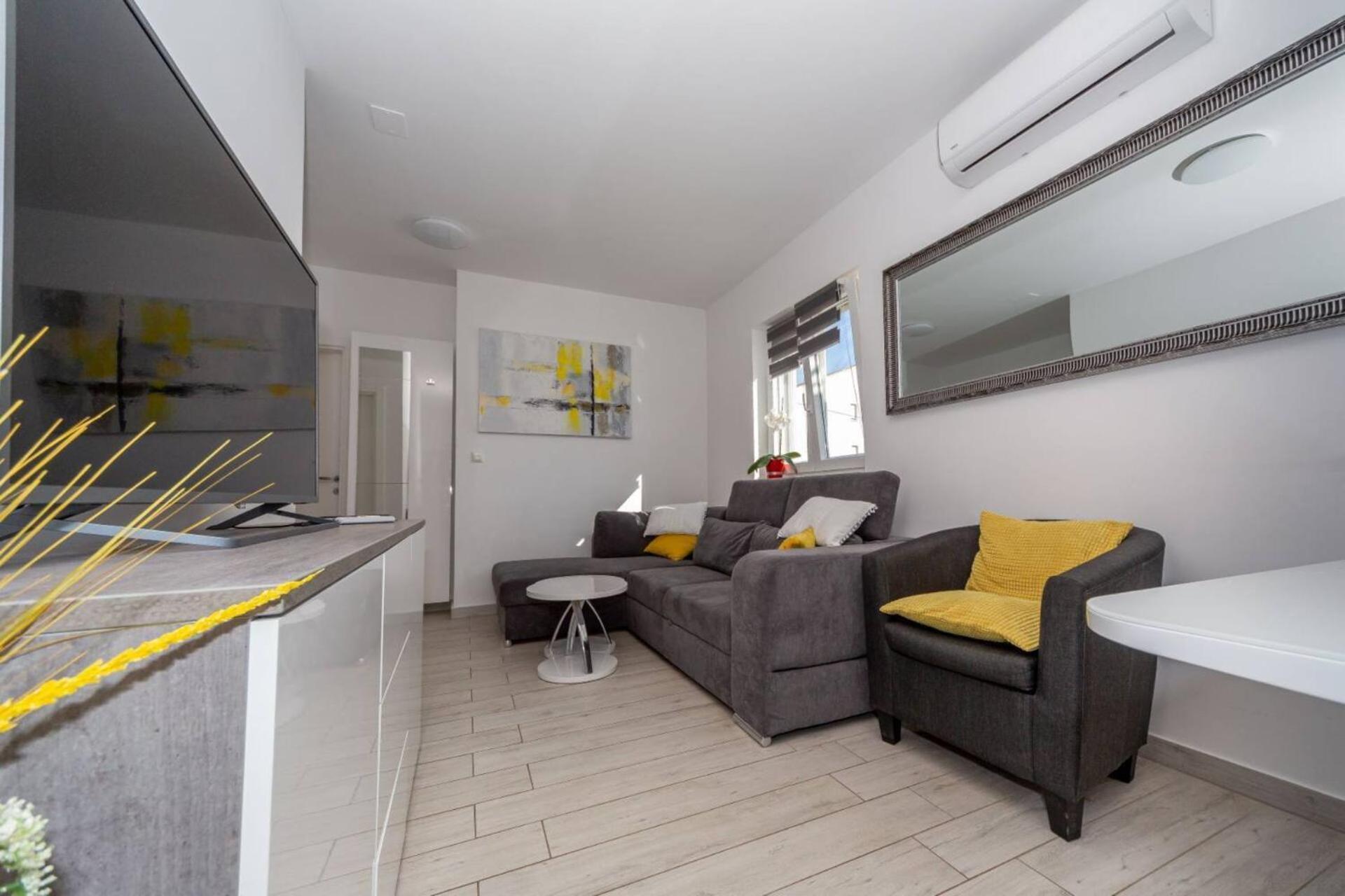 Modern Groundfloor Apartment For 2 Biograd Na Moru Buitenkant foto